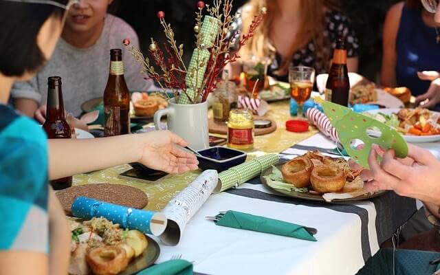 famille à table