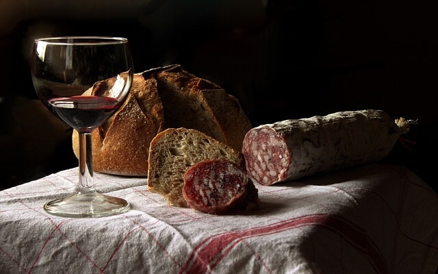 vin et saucisson